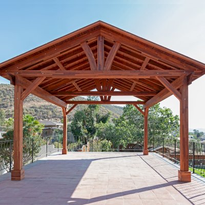 Del Norte Outdoor Kitchen Pavilion (Options: 20' L x 16' W, Mosaic Mature Redwood, No Ceiling Fan Base, No Electrical Wiring Trim Kit, No Post Decorative Trims, Transparent Premium Sealant). 