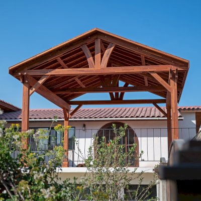 Del Norte Outdoor Kitchen Pavilion (Options: 20' L x 16' W, Mosaic Mature Redwood, No Ceiling Fan Base, No Electrical Wiring Trim Kit, No Post Decorative Trims, Transparent Premium Sealant). 