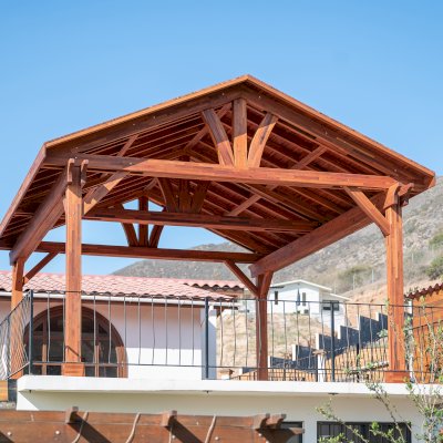 Del Norte Outdoor Kitchen Pavilion (Options: 20' L x 16' W, Mosaic Mature Redwood, No Ceiling Fan Base, No Electrical Wiring Trim Kit, No Post Decorative Trims, Transparent Premium Sealant). 