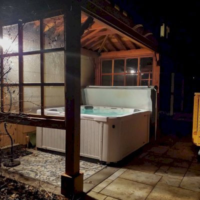 Hot Tub Enclosure Kits / Hot Tub Pavilion (Options: 14' x 7', California Redwood, Windows on 2 sides, 36" H Windows Clearance, 4-Post Kit for Concrete, Transparent Premium Sealant). Photo Courtesy of E. Dudek of Saint Paul, Minnesota.