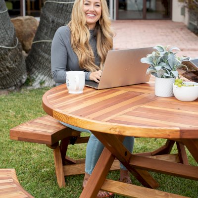 Karyn's Redwood Round Folding Picnic Table (Options: Arc Picnic Benches, California Redwood, 3 Arc Folding Benches, Standard Tabletop, Checkerboard, No Umbrella Hole, Transparent Premium Sealant).