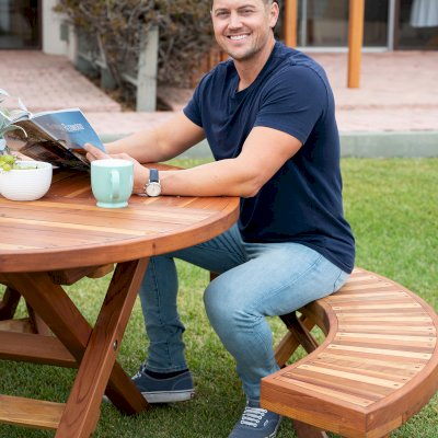 Karyn's Redwood Round Folding Picnic Table (Options: Arc Picnic Benches, California Redwood, 3 Arc Folding Benches, Standard Tabletop, Checkerboard, No Umbrella Hole, Transparent Premium Sealant).