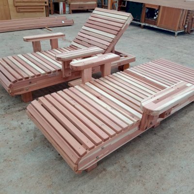 La Grange Redwood Loungers in Production (Options: Standard 74 inches, Single, Mosaic Redwood, Snack Tray on Right Side, 13 inches H, Include Wooden Wheels).