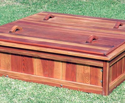 La Playa Sandbox (Options: 60"L x 60"W x 15"H, California Redwood, Lid, Transparent Premium Sealant)