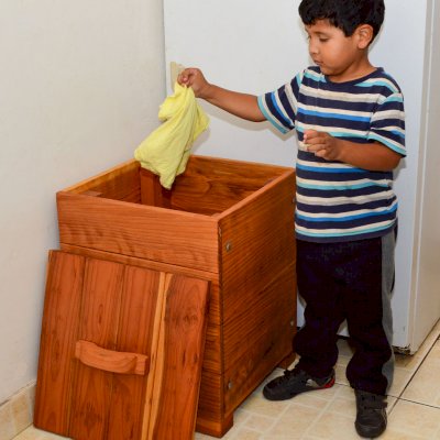 Laundry Hampers (Options: 18" W, 18" L, 24" H, California Redwood, Unattached Lid to Hamper, No Ventilation, No Casters, Transparent Premium Sealant)