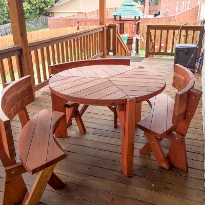 Lisa's Retro Outdoor Patio Table (Options: 4' Diameter, California Redwood, Fullback Arc Benches, Standard Tabletop, No Lazy Susan, 2" Umbrella Hole, Transparent Premium Sealant). Photo Courtesy of Mr. and Ms. Tillery of Garland, TX.