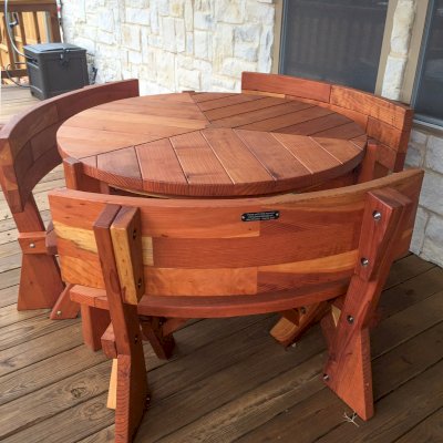 Lisa's Retro Outdoor Patio Table (Options: 4' Diameter, Fullback Arc Benches, California Redwood, Standard Tabletop, No Lazy Susan, 2" Umbrella Hole, Transparent Premium Sealant). Photo Courtesy of Mr. and Ms. Tillery of Garland, TX.