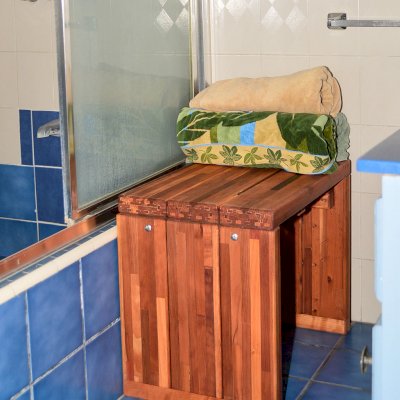 Maynard Wood Shower Bench (Options: 2 1/2 ft x 15 1/2" H x 16" W, Mature Redwood, Transparent Premium Sealant).
