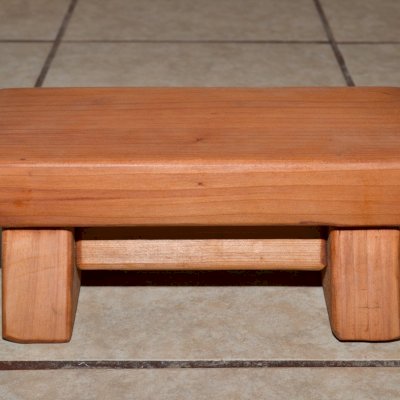 Mini Wooden Foot Stool (Options: Mature Redwood, 4 1/2" H, No Engraving, Transparent Premium Sealant).
