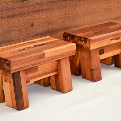Mini Wooden Foot Stool (Options: Mosaic Redwood, 7" H, Custom Engraving, Transparent Premium Sealant).