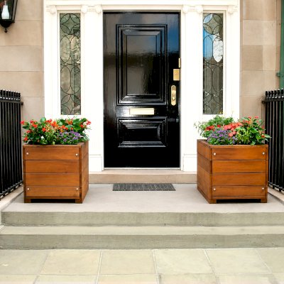Mendocino Planters (Options: 24'' L, 24'' W x 24'' H, California Redwood, 1 3/4-inch Feet , No Trellis, Interior and Exterior of Box with Sealant (No Growing Vegetables), Transparent Premium Sealant). Photo Courtesy of Mr. Woody Allen of New York City, NY.