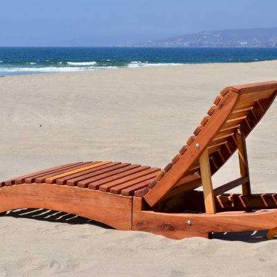 Penny Wooden Sun Lounger (Options: Single, Redwood, Snack Trays on Right Side, 13" H, Wheels, No Cushion,Transparent Premium Sealant).