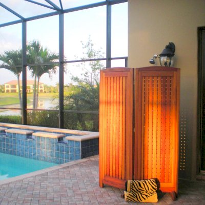 Privacy Screen (Options: 2 Panels, 6' H, Douglas-fir, No Window Opening, 3/8" Openings, 18" Boots, Transparent Premium Sealant). Photo Courtesy of James & Diane Gayes. 