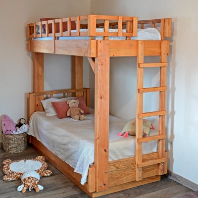 Punta Banda Bunk Bed (Twin over Twin, Douglas-Fir, 1 Ladder, Headboard, No Drawers, 10" Safety Rails, Transparent Premium Sealant).