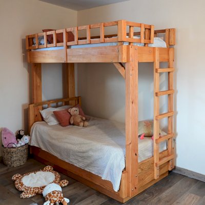 Punta Banda Bunk Bed (Twin over Twin, Douglas-Fir, 1 Ladder, Headboard, No Drawers, 10" Safety Rails, Transparent Premium Sealant).