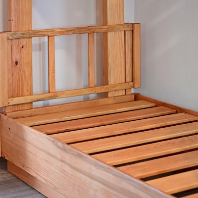 Punta Banda Bunk Bed (Twin over Twin, Douglas-Fir, 1 Ladder, Headboard, No Drawers, 10" Safety Rails, Transparent Premium Sealant).