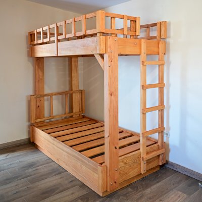 Punta Banda Bunk Bed (Twin over Twin, Douglas-Fir, 1 Ladder, Headboard, No Drawers, 10" Safety Rails, Transparent Premium Sealant).