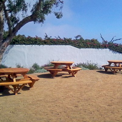 Round Wooden Picnic Tables (Attached Benches) (Options: 5' Diameter, Attached Benches, California Redwood, Standard Tabletop, No Lazy Susan, Umbrella Hole & Plug, Transparent Premium Sealant). 