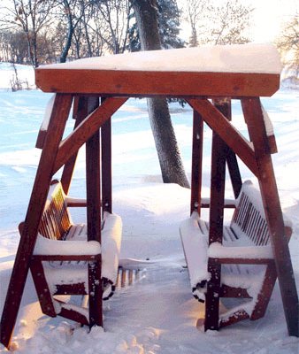 Santa Rosa Face to Face Gliders (Adult Size, Mature Redwood, No Kid's Platform, No Engraving, Transparent Premium Sealant). (yes, its fine out in the snow...)
