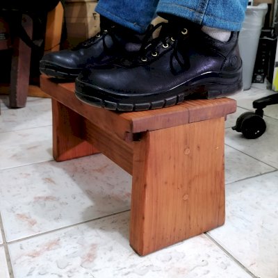Small Wooden Foot Stool (Options: California Redwood, 10" H, No Engraving, Transparent Premium Sealant).