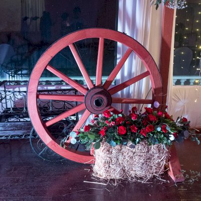 The 19th Century Wild West Wagon Wheel (Options: Douglas-fir, Transparent Premium Sealant).