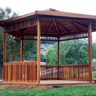 Hexagonal Retreat Pavilion (Options: 14' Diameter, Add a Deck, California Redwood, With Upper and Lower Panels, Transparent Premium Sealant).