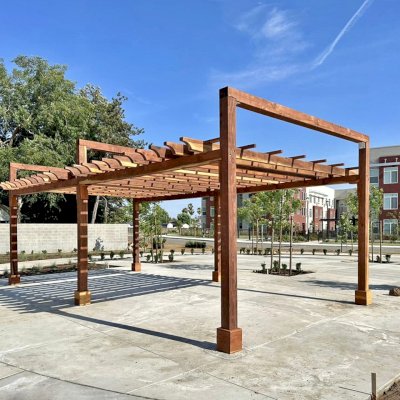 Custom L.A. Modern Pergola (Options: 24'-6" L x 15' W, California Redwood, without Rain Guard, with Custom Rafters [3x6's], 10 ft Post Height, No Electrical Wiring Trim, 6-Post Anchor Kit for High-Wind, No Ceiling Fan Base, No Retractable Shade Canopy, Transparent Premium Sealant). Photo Courtesy of K. Bohannon of Fresno, CA.