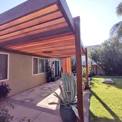 Custom Attached L.A. Modern Pergola (Options: 20' L, 14' W, California Redwood, 10 ft Post Height, with 2 Custom Privacy Panels, No Electrical Wiring Trim Kit, 4-Post Anchor Kit for Concrete, 1 Ceiling Fan Base,  No Rain Guard, Transparent Premium Sealant).