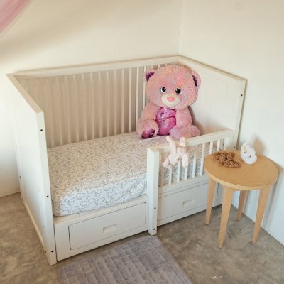 Custom Skyrah Infinity Crib (Options: Mosaic-Douglas, with Bottom Drawers, White Primer).