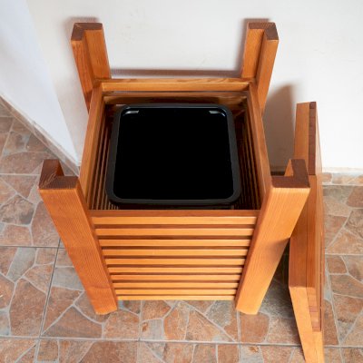 The Trellised Trash Receptacle (Options: Douglas-fir, Transparent Premium Sealant). Black bin not included. 
