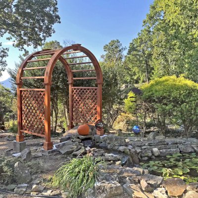Versailles Arbor (Options: 84" W x 60" D, Mature Redwood, Transparent Premium Sealant). Photo Courtesy of B. Guagnini of Signal Mountain, Tennessee.