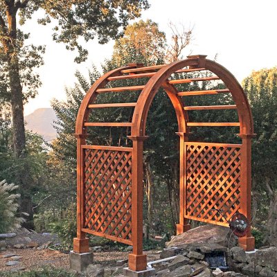 Versailles Arbor (Options: 84" W x 60" D, Mature Redwood, Transparent Premium Sealant). Photo Courtesy of B. Guagnini of Signal Mountain, Tennessee.
