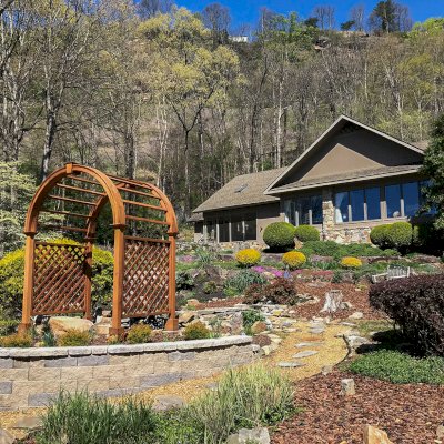 Versailles Arbor (Options: 84" W x 60" D, Mature Redwood, Transparent Premium Sealant). Photo Courtesy of B. Guagnini of Signal Mountain, Tennessee.