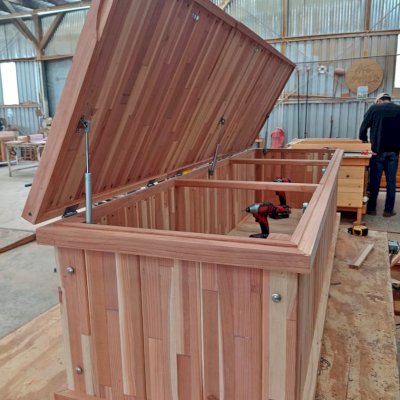 Traditional Wooden Storage Bench in Production (Options:  84 L x 24 W x 20 H inches, Mosaic Redwood, with Pistons, with Ventilation, Split Seat, with Feet).