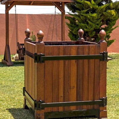 Versailles Planter (Options: 36 in W x 36 in L x 40 in H, Mature Redwood, Interior and Exterior of Box with Sealant (No Growing Vegetables), Coffee Stain Premium Sealant).