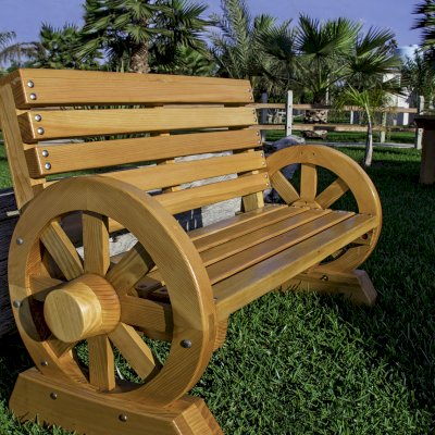 Wagon Wheel Wooden Bench (Options: 4 ft, Douglas-fir, No Cushion, No Engraving, Custom Urethane Finish).
