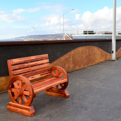 Wagon Wheel Wooden Bench (Options: 4 ft, Mosaic Redwood, No Cushion, No Engraving, Transparent Premium Sealant).