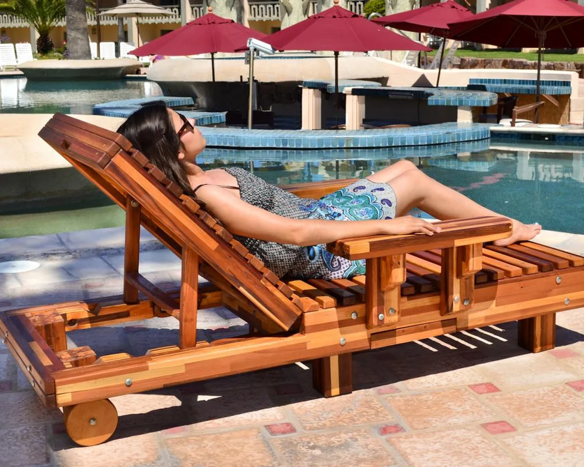 La Grange Redwood Lounger