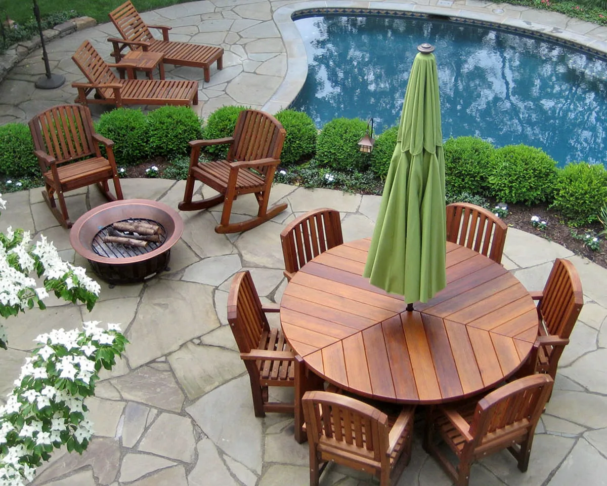 Lisa's Retro Outdoor Patio Table